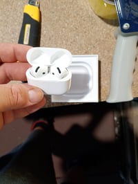 Bezdrôtové slúchadlá Apple AirPods 4 s aktívnym potlačením hluku, adaptívnym zvukom a nabíjacím puzdrom USB-C — nabíjací kábel (stav: pozri 2. obrázok) 2