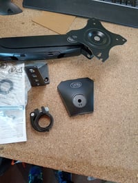 monTEK Držiak na monitor čierny, 17-40 palcov, max. 12 kg, nastaviteľná výška, sklon a otáčanie, VESA 75/100 mm, upevnenie na stôl, používaný 2