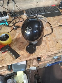 Espressor cu capsule Krups Nescafé Dolce Gusto Piccolo XS KP1A3B — defect, pentru piese: suport de capsule deteriorat, nu se poate deschide (stare: vezi a doua fotografie) 2