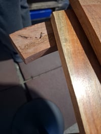 Masă de bistro vidaXL, rotundă, din lemn masiv de acacia, Ø70x75 cm – Defectă, ruptă în două — defectă, pentru piese: blat rupt în două (stare: vezi a 2-a fotografie) 3