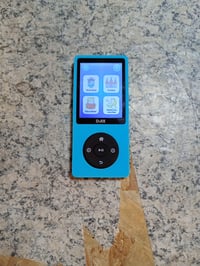 D-JIX M-StoryKids detský prehrávač rozprávok pre deti od 3 do 8 rokov, 150+ vstavaných rozprávok a kreslených filmov, Bluetooth, 4 GB, 25-hodinová výdrž batérie, USB-C 2