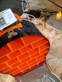 Kufrík na autíčka Hot Wheels Fire Wheel Garage s kapacitou 29 miest, prenosný — Rukoväť je zlomená (stav: pozri 2. obrázok) 2