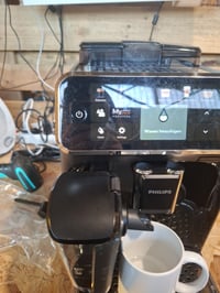 Espressor automat Philips Seria 5400 LatteGo, negru, 12 specialități de cafea, ecran tactil, sistem de spumare a laptelui, recondiționat 3