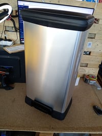 Coș de gunoi cu pedală Curver Deco Bin 50 L, aspect metalic gri, închidere silențioasă — element de plastic pentru deschiderea capacului rupt (stare: vezi a 2-a imagine) 5