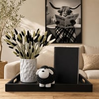 Monokromatski dekor set: spirala bilježnica + pampas trava + slika na platnu + figura ovce + drveni pladanj 1