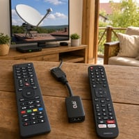 Balík ovládačov a adaptéra: 1× diaľkový ovládač + 1× DP-HDMI adaptér + 1× ovládač Hisense 1