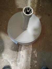 Schneider 877-14 Stojan na slnečník, betónový podstavec cca 20 kg, striebornosivý, záhradný, stabilný — plast je mierne prasknutý (stav: pozri 2. obrázok) 3