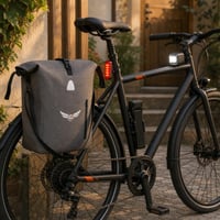 Pachet Siguranță Urbană: set lumini LED + geantă velo impermeabilă + antifurt pliabil 1