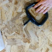 Nastaviteľná predná rukoväť — RYOBI RLT1832-20S 18V ONE+ Akumulátorový vyžínač 25-30 cm šírka záberu (náhradný diel) 2