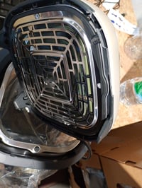 Ninja CRISPi FN101EUSTGD Hordozható Forrólevegős Sütő 3,8L 4 az 1-ben 1700W — letört, működőképes csatlakozó (állapot: lásd a 2. képet) 2