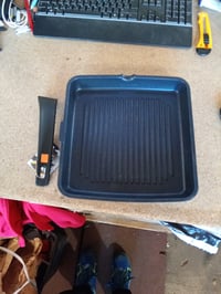 Grilă striată BRA Efficient 28 cm, aluminiu turnat, negru — defect, funcționează parțial: mâner rupt (stare: vezi a 2-a imagine) 2