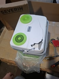 Elektrická chladiaca taška SEVERIN KB 2922, 19 l, funkcia chladenia a ohrevu — chybná, na náhradné diely: zlomené veko (stav: pozri 2. obrázok) 3