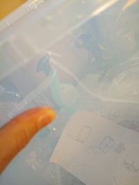 Amazon Basics posuda za pohranu hrane za kućne ljubimce 15,8 kg + — neispravno, djelomično funkcionalno: slomljena veća posuda, nedostaju dijelovi (stanje: vidi 2. sliku) 6