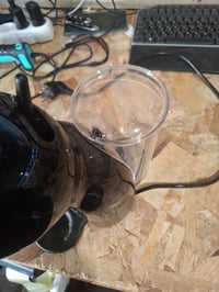 Espressor cu capsule Krups Nescafé Dolce Gusto Piccolo XS KP1A3B — defect, pentru piese: suport de capsule deteriorat, nu se poate deschide (stare: vezi a doua fotografie) 3