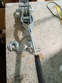 Troliu manual cu cablu de oțel Güde HS 4000 (38351), structură din oțel zincat, clichet cu siguranță dublă și rolă de ghidare, stare folosită 3