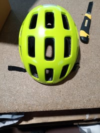 Detská cyklistická prilba ABUS Youn-I 2.0 so zabudovaným svetlom, veľkosť S (48 – 54 cm), žltá, pre chlapcov aj dievčatá 2