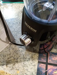 Stolný mixér SEVERIN SM 3707, 1,5 l nádoba z Tritanu, 600 W, 2 rýchlosti a pulzná funkcia, nerezové nože, čierny 4