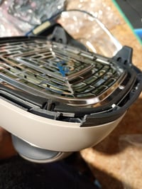Ninja CRISPi FN101EUSTGD prijenosna friteza na vrući zrak 3,8L 1700W — neispravna, djelomično radi: slomljen priključak (stanje: vidi drugu sliku) 2