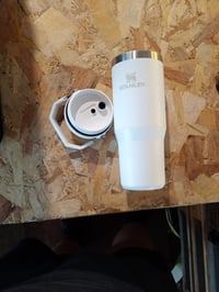 Termoska Stanley IceFlow Flip Straw Tumbler 0,89 l so slamkou, biela (Frost) – používaný stav (stav: pozri 2. obrázok) 2