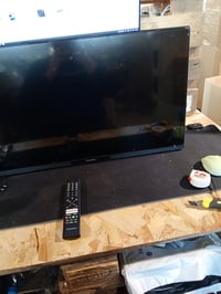 Thomson 32HT2S35 32 colos HD Smart TV TiVo rendszerrel, Wi-Fi, Dolby Audio — hiányzó talpak, karcos képernyő (állapot: lásd a 2. képet) 3