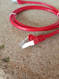 Cablu patch PremiumCord CAT6a S/FTP PIMF 1 m, roșu, conector RJ45, 10 Gbit/s — plasticul conectorului este îndoit (stare: vezi imaginea a 2-a) 3