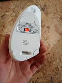 Ergonomická bezdrôtová myš TECKNET 2.4G 4800DPI so 6 tlačidlami, biela — chybná, na náhradné diely: bez USB prijímača (stav: pozri 2. obrázok) 2