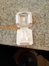Căști Apple EarPods cu conector USB-C, alb, microfon și control al volumului, compatibile cu iPhone 15 și iPad, folosite 3