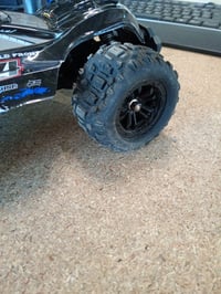Mașină cu telecomandă PENGBU RC Monster Truck 1/14, off-road, 40 km/h, 4WD — defectă, funcționează parțial: roată dreapta față deteriorată (stare: vezi a 2-a fotografie) 4