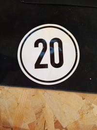 Autocolant de viteză KAVARO 20 km/h pentru utilaje de construcții și vehicule agricole, DIN 1451 — ușor șifonat (stare: vezi a 2-a fotografie) 2