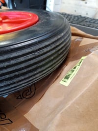 Roată de roabă Relaxdays 4.80/4.00-8 din cauciuc plin, jantă din plastic, anti-pană, capacitate portantă 100 kg, negru-roșu, roată de schimb 4