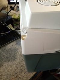 Elektrický chladiaci box Mobicool ME27, 26 l, sivý — Na jednej strane otvárania veka chýba úchyt (stav: pozri 2. obrázok) 2
