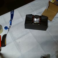 GOODS+GADGETS Električni mješač karata za 4 špila – Automatski XXL uređaj za dijeljenje karata za poker, remi i skat – do 90 mm – set od 1 kom. 2