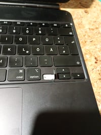Husă Apple iPad Magic Keyboard pentru iPad Pro 13 inchi (M4) — defectă, funcționează parțial: tasta săgeată stânga a ieșit (stare: vezi a 2-a imagine) 2