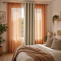 Függönyvarázs hálószobára: 2 db terrakotta voile függöny + bézs sötétítő + 2 db tevebarna párnahuzat 1