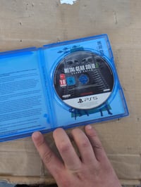 Konami Metal Gear Solid Delta Snake Eater Day One Edition PS5 játék — Egy kis karc található a lemezen (állapot: lásd a 2. képet) 3