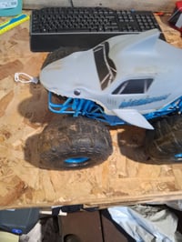 Monster Jam Megalodon Storm távirányítós cápa RC autó 1:15 méretarányú - Használt, hiányos (távirányító nélkül (állapot: lásd a 2. képet) 3