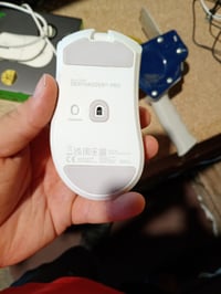 Bezdrôtová ergonomická herná myš Razer DeathAdder V4 Pro, biela, 57 g, senzor Focus Pro 45K, HyperSpeed 2,4 GHz, optické spínače 2