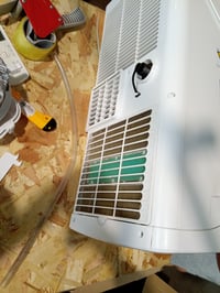 Mobilná klimatizácia Comfee MPPH-09CRN7 9000 BTU 2,6 kW 3 v 1 — 2 vodiace lamely sú vypadnuté zo svojho miesta (stav: pozri 2. obrázok) 6