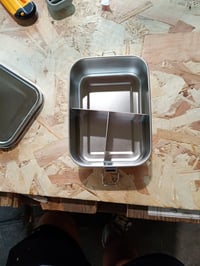 Onader Bento Box 850 ml nerezový obedár s priehradkami — Miestami poškriabaný a so škvrnami (stav: pozri 2. obrázok) 2