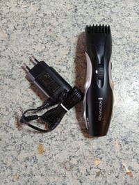 Mașină de tuns barba Remington MB320C pentru bărbați, lame ceramice auto-ascuțite, 0,4-18 mm, 9 trepte de lungime, indicator LED de încărcare, alimentare la rețea și acumulator 2
