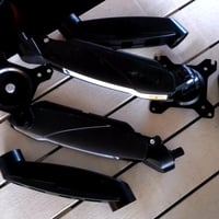 Amazon Basics dvostruki nosač za monitor s plinskom oprugom — Na proizvodu su vidljivi ogrebotine i tragovi korištenja (stanje: vidi 2. sliku) 2