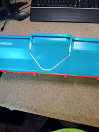 Gardena combisystem posipač, ručni posipač s kotačima, spremnik od 3 l, širina posipanja 40 cm, za combisystem dršku 4