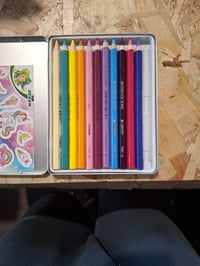 Sada hrubých, nelámavých farebných ceruziek JOLLY Superstick X-Big v kovovej škatuľke, 6,4 — 12/11 ks farieb v balení (stav: pozri 2. obrázok) 2