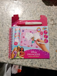 Carte de colorat Disney Princess cu apă, reutilizabilă, cu pensulă inclusă, pentru fete 3 — copertă deteriorată, sigilată (stare: vezi a 2-a imagine) 2