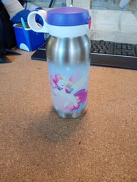 Detská nerezová fľaša na vodu Mepal Campus s vyklápacím uzáverom, nepriepustná, 600 ml, Unicorn Glow — vyskúšaná (stav: pozri 2. obrázok) 2