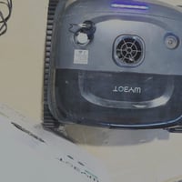 Bezdrôtový bazénový robotický vysávač WYBOT C2 s AI kamerou a batériou, na dno a steny — Použitý, poškriabaný (stav: viď 2. obrázok) 2