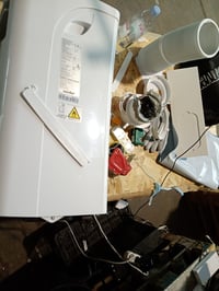 Mobilná klimatizácia Comfee MPPH-09CRN7 9000 BTU 2,6 kW 3 v 1 — 2 vodiace lamely sú vypadnuté zo svojho miesta (stav: pozri 2. obrázok) 4