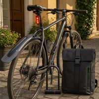 Városi bringabiztonság: 24–29 colos hátsó sárvédő + féklámpás hátsó lámpa + U-lakat + vízálló laptoptáska 1