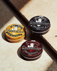 Dapper Dan Deluxe Pomade - Közepes Tartású Hajformázó Férfiaknak - Vízalapú, Rugalmas Tartás, Természetes Fény - 50ml 5
