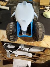 Monster Jam Megalodon Storm RC távirányítós amfibius monster truck cápa dizájn 1:15 méretarány szárazföldre és vízre 4 éves kortól 5